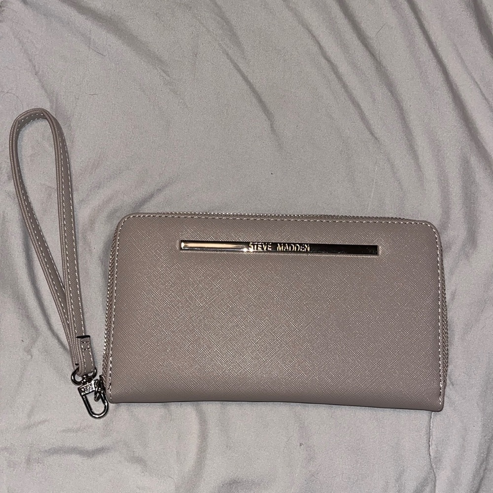 ✨LIKE NEW✨STEVE MADDEN BZIPPY CLUTCH/WRISTLET